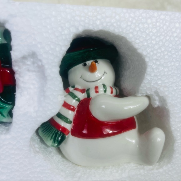 Fitz and Floyd Salt and Pepper Shaker Snowman and Present - Picture 7 of 8